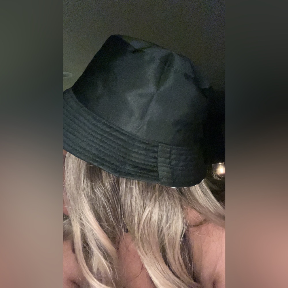 🤍Checker bucket hat🖤 - Picture 3 of 3